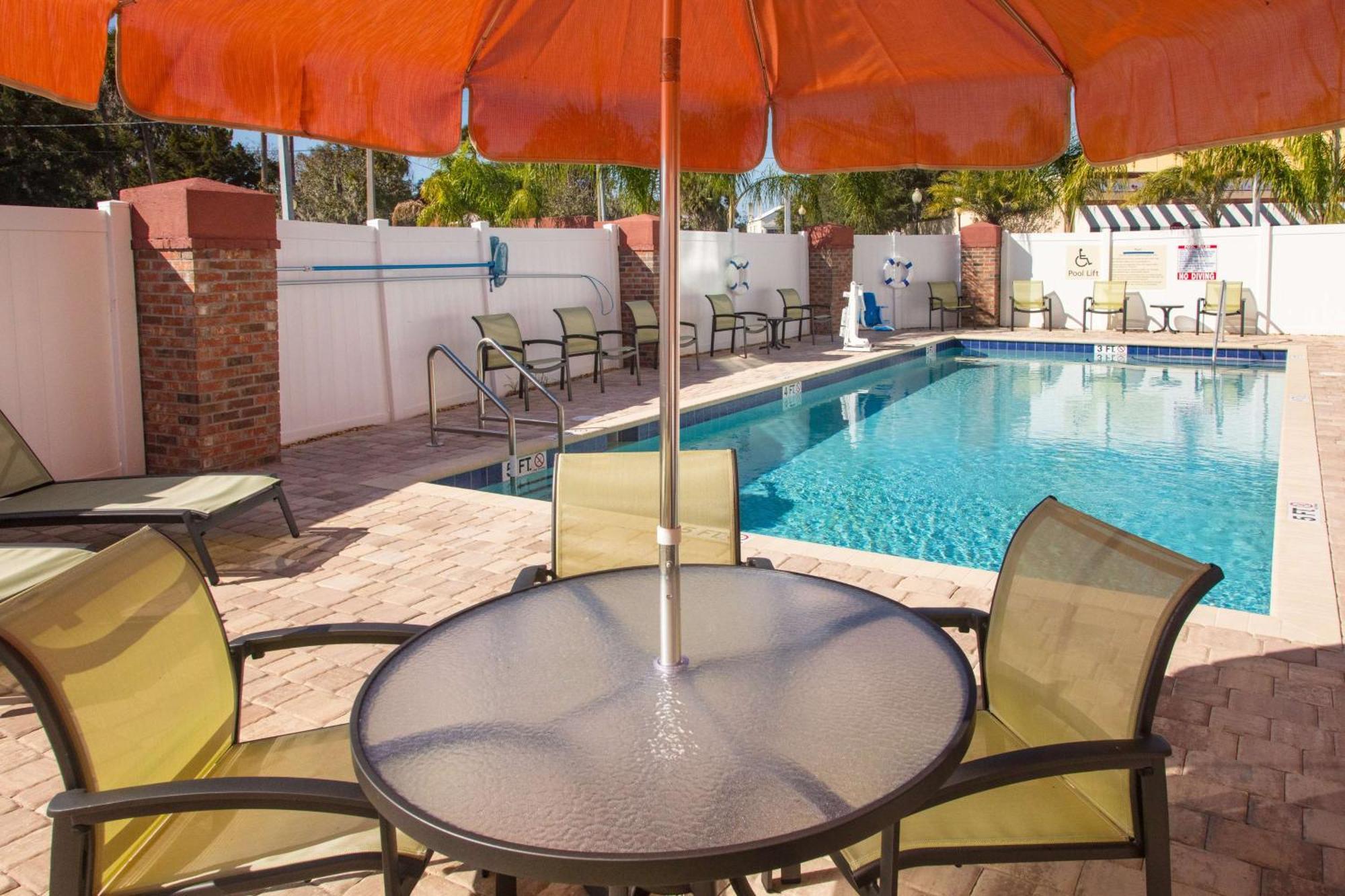 Hampton Inn - Palatka Bagian luar foto