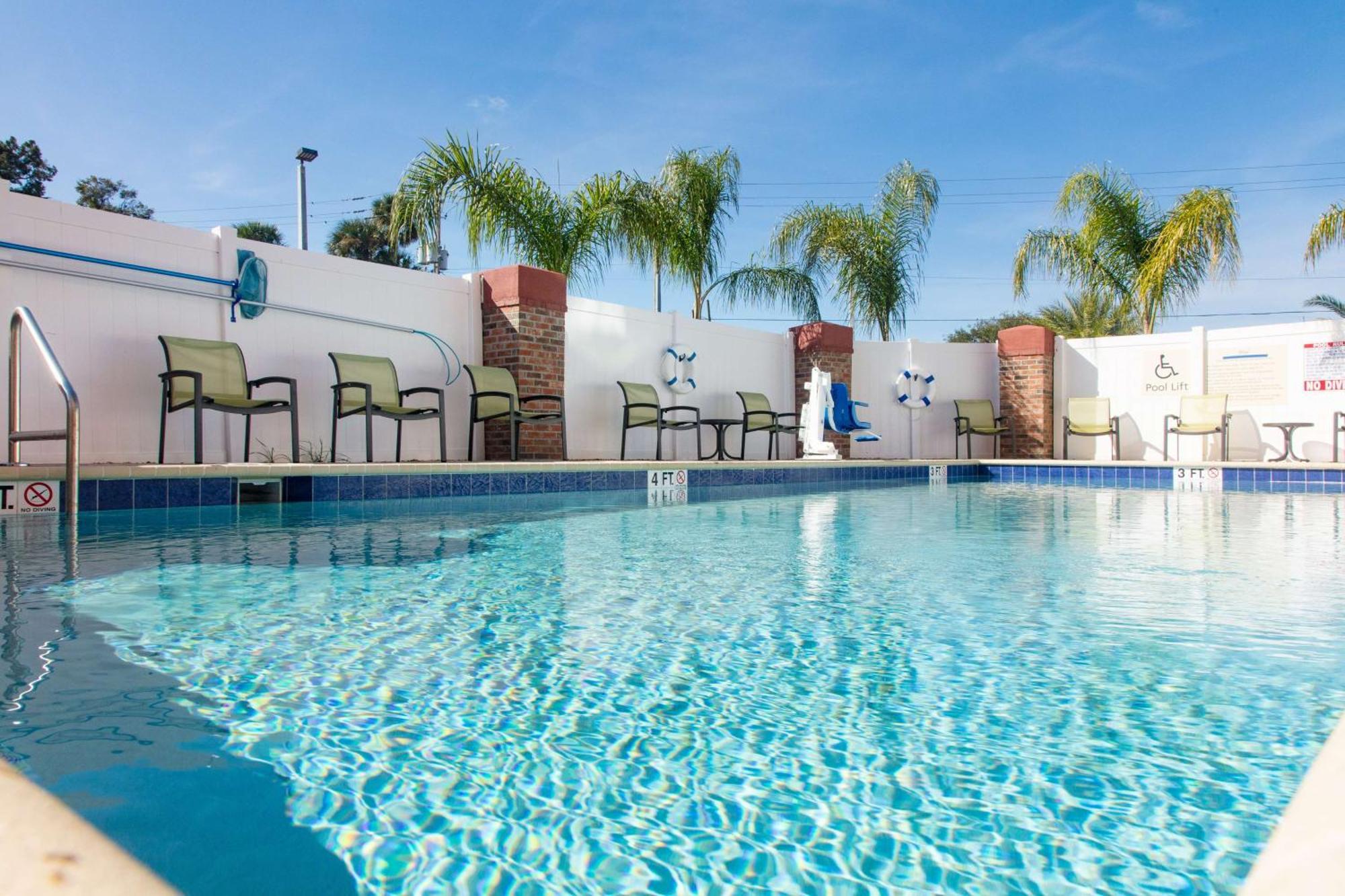 Hampton Inn - Palatka Bagian luar foto
